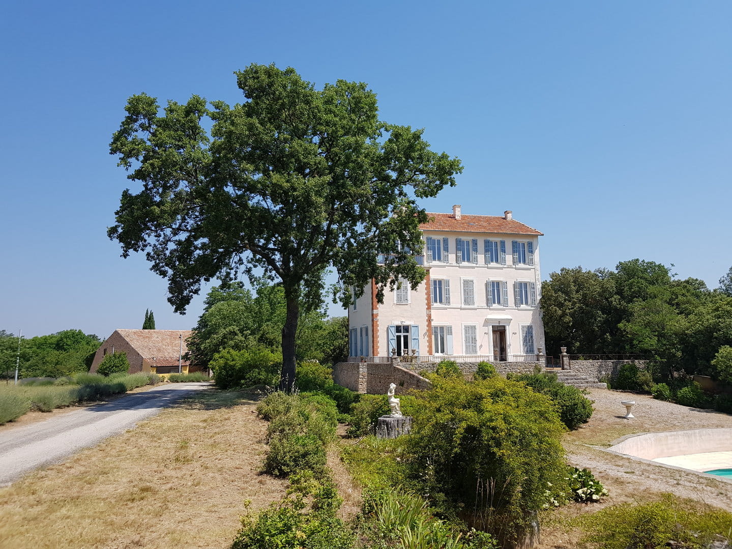 Inland Var - A rural estate, a bastide and dependencies