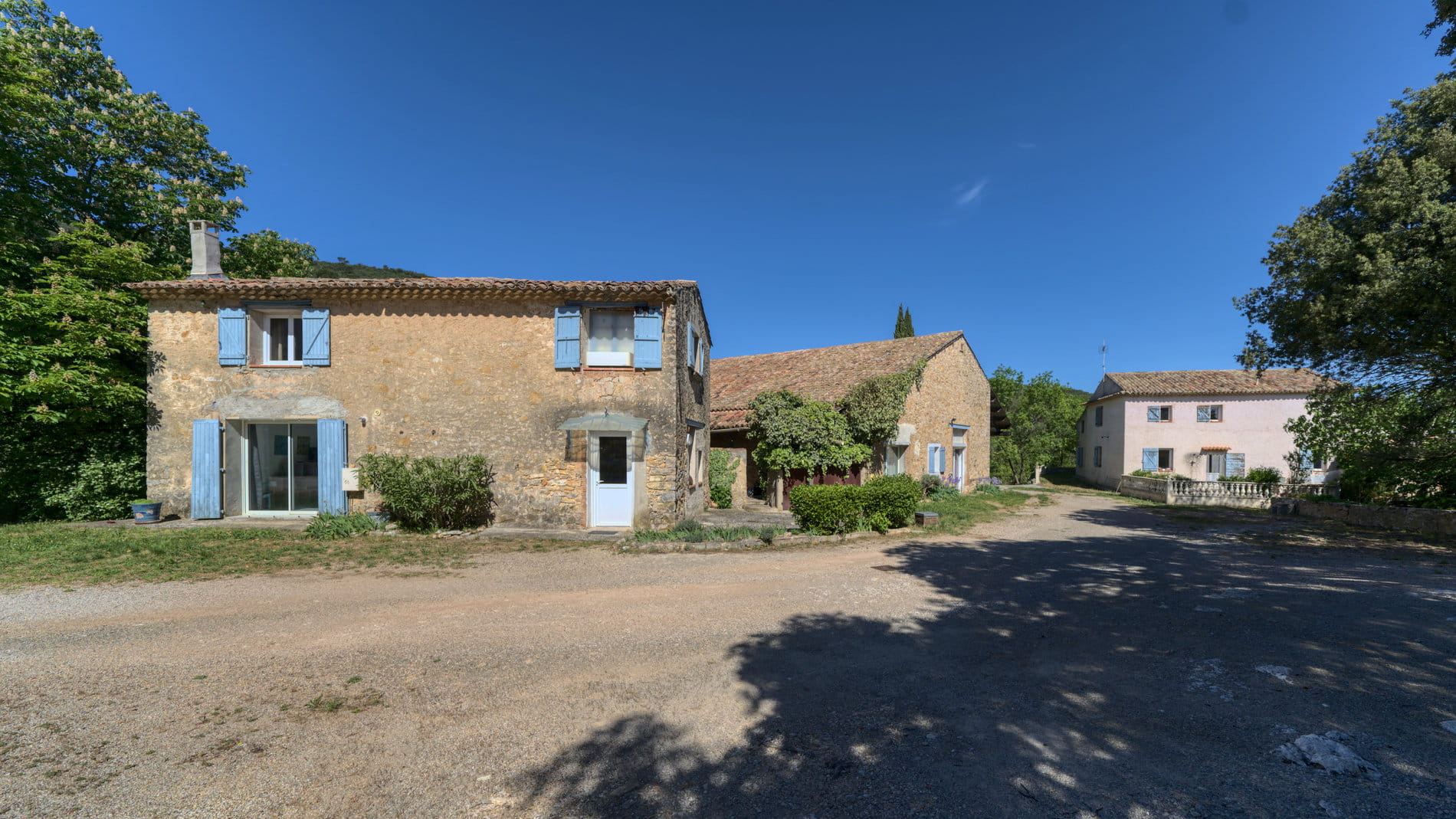 Beau domaine agricole dans le Haut Var